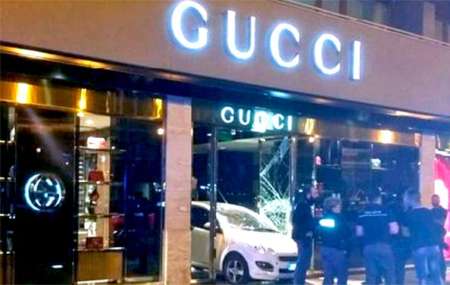 Sfondano negozio Gucci di Palermo