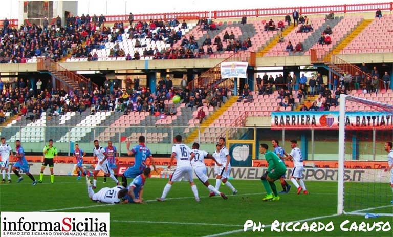 Catania-Rende 1-0, sesto posto