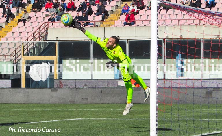 Catania-Ternana 0-0, niente goal