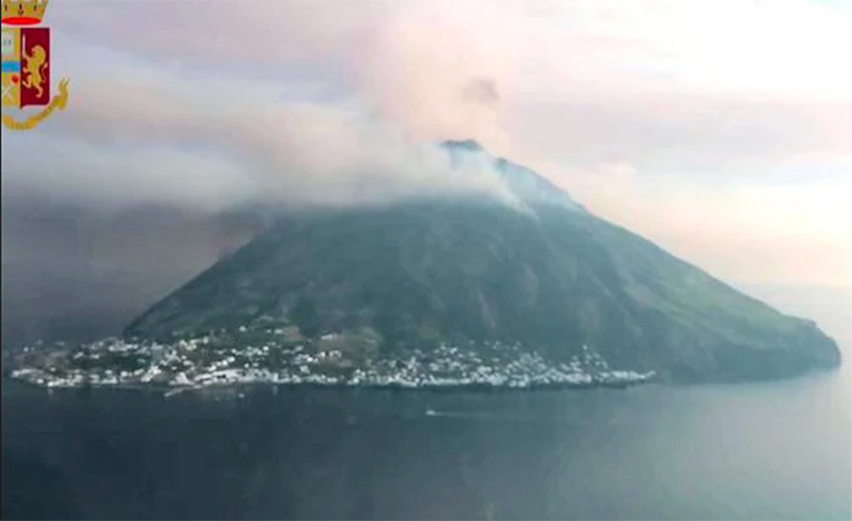 Stromboli si risveglia, paura sull’isola