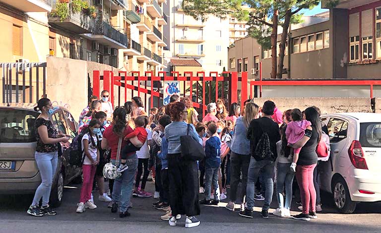 Scuola “Deledda” Catania, ancora proteste