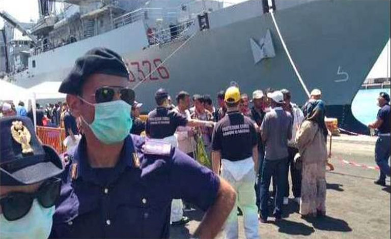 Migranti fuggono da nave-quarantena