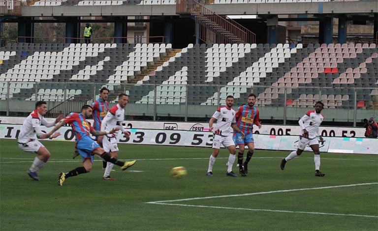 Catania-Foggia 2-1, stadio massimino