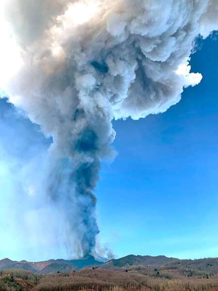 Etna da vita a nuova eruzione piroclastica -video