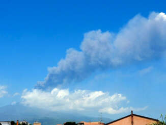 Etna, cenere su Catania dal cratere di sud-est