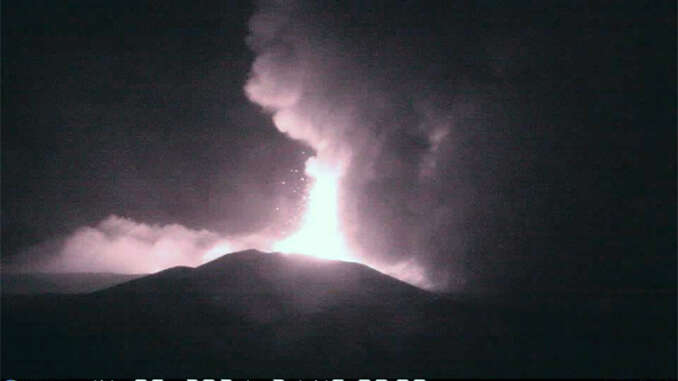 Etna, parossismo con boati avvertiti a Catania