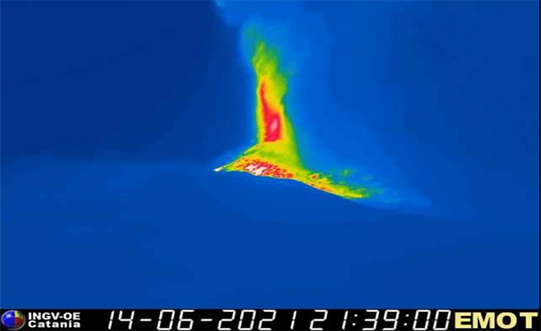 Etna, parossismo con boati avvertiti a Catania