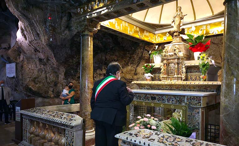 Palermo, tutti devoti a Santa Rosalia