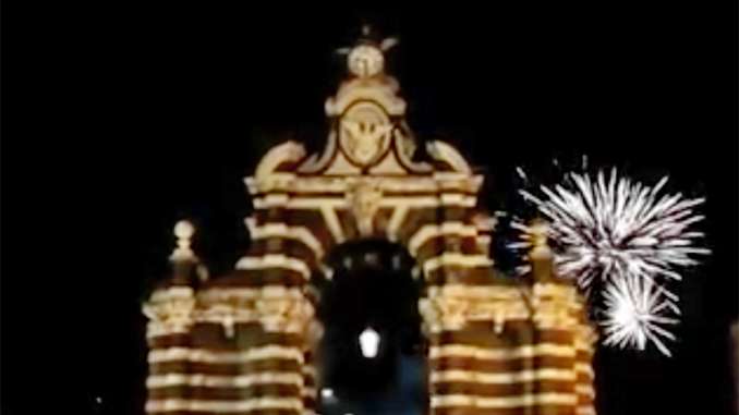 Proposta matrimonio con fuochi d’artificio, denunciato