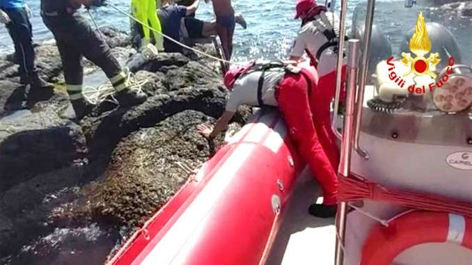 Sacerdote salvato in mare a Capomulini