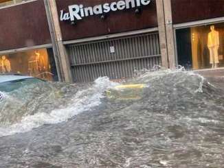 Bufera a Catania, la città etnea è sommersa