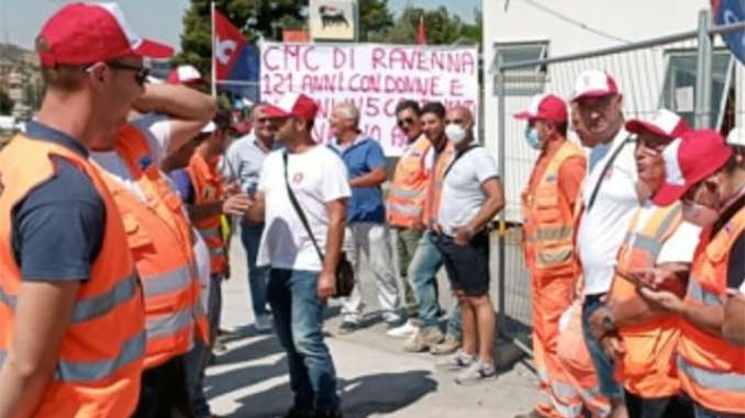 Lavoratori Cmc sit-in, azienda rischia fallimento